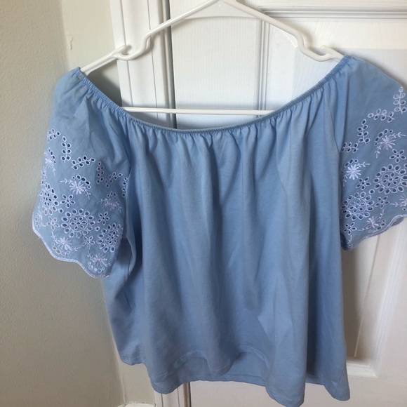 super cute off the shoulder top!! - Picture 4 of 4